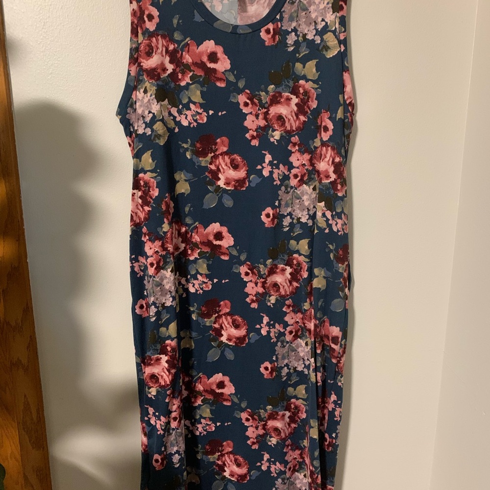 Women’s floral midi dress. Sleeveless. XL